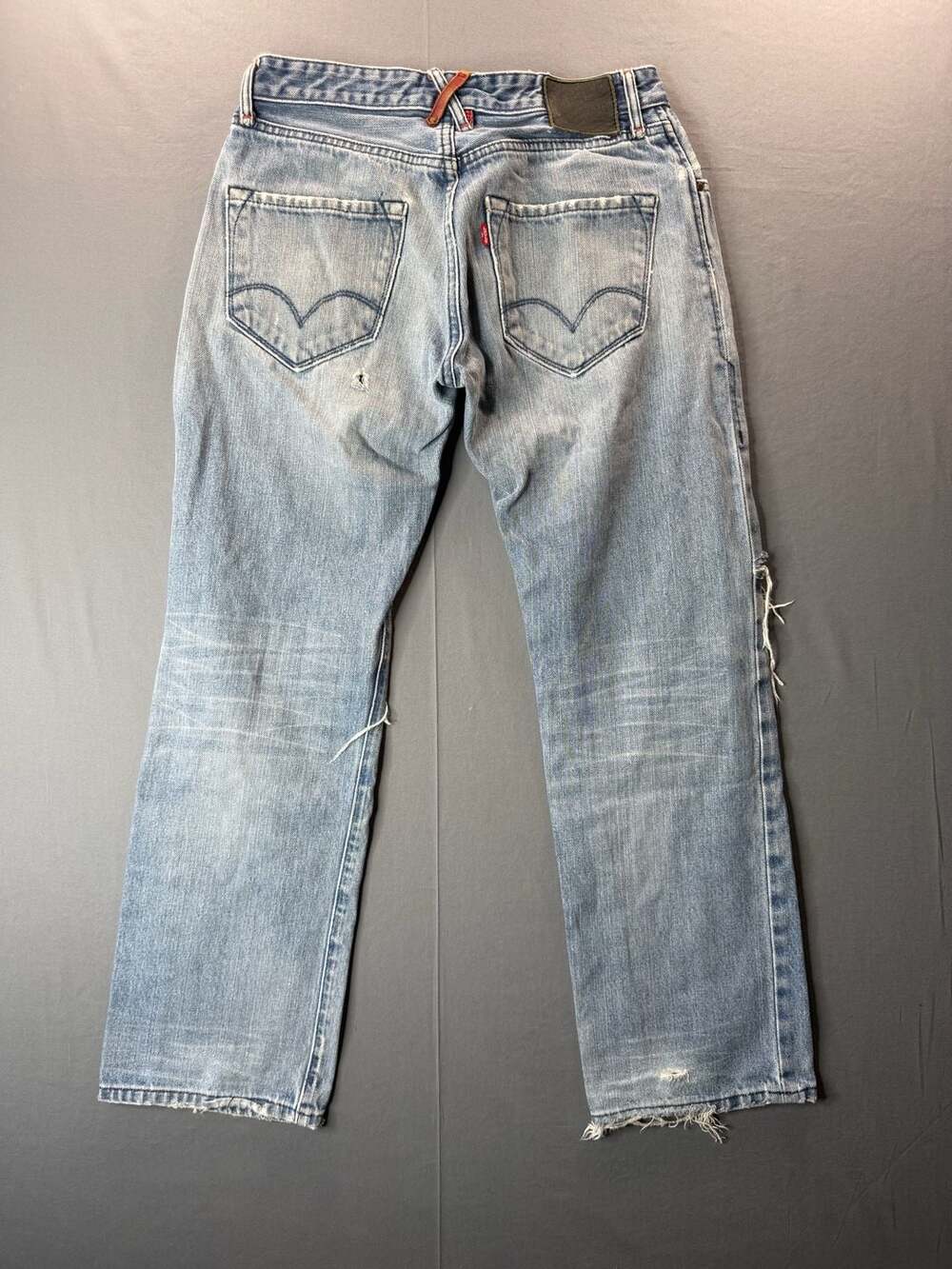 Vintage Levi's Distressed Light Wash Straight Leg Jeans 30x29